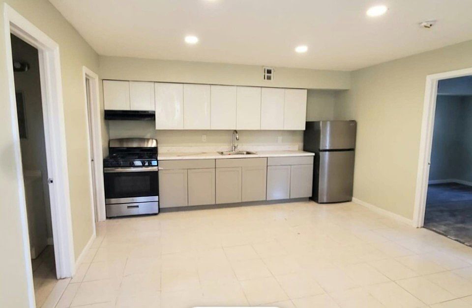 2nd image of 351 15th Ave #Gb