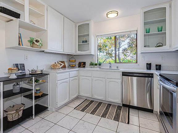 3rd image of 16 Woodoaks Drive