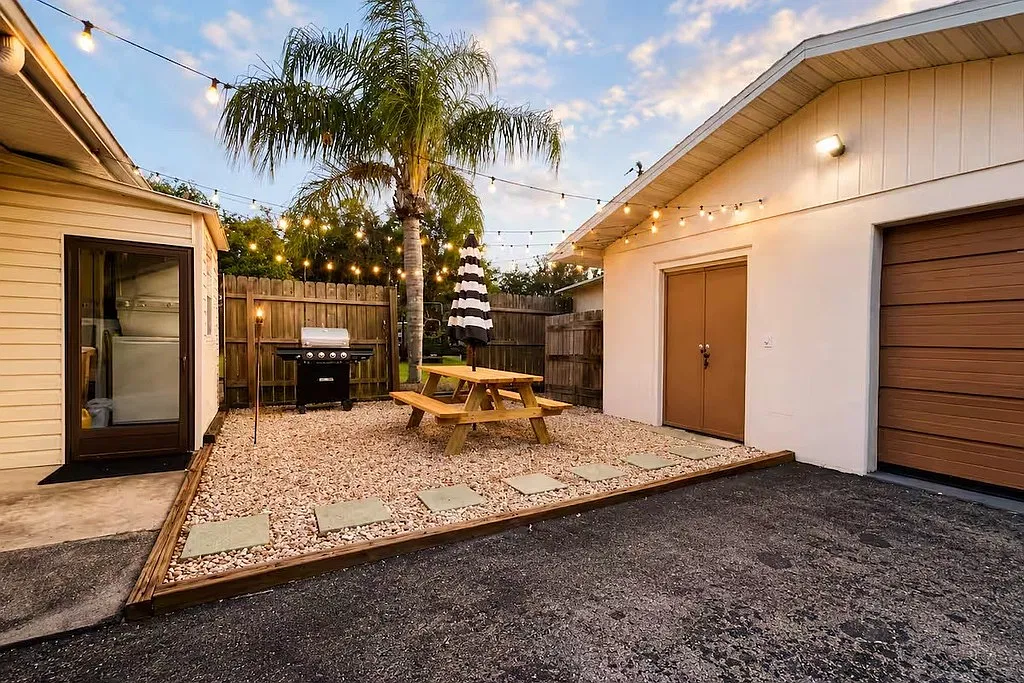 2 bed, 840 sqft, $2,800 — Photo 2