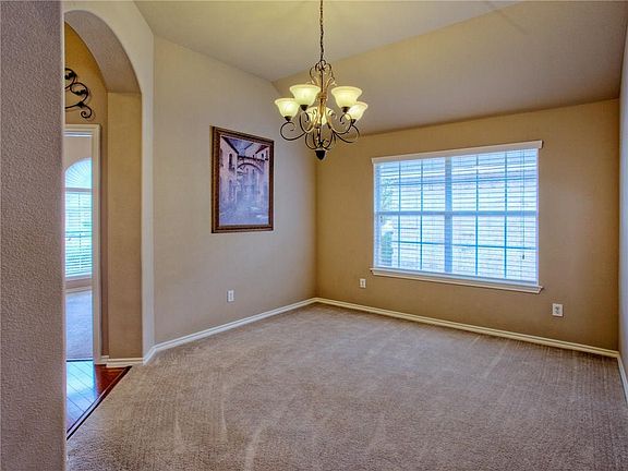 3rd image of 5924 Saddleridge Ct