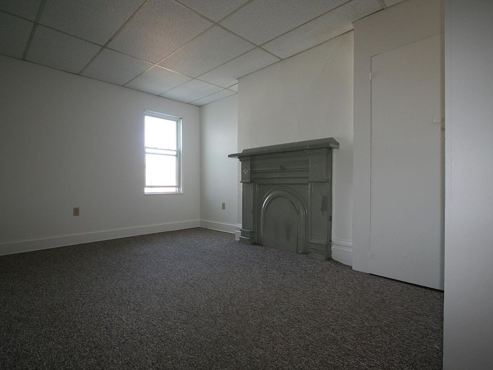 Rear bedroom