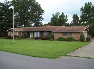 303 W Section Line Rd, Wayne City, IL 62895