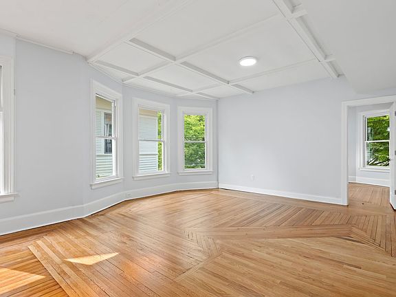 4th image of 318 Willow St #1B-2Ba