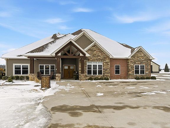 3rd image of 23915 Territorial Rd