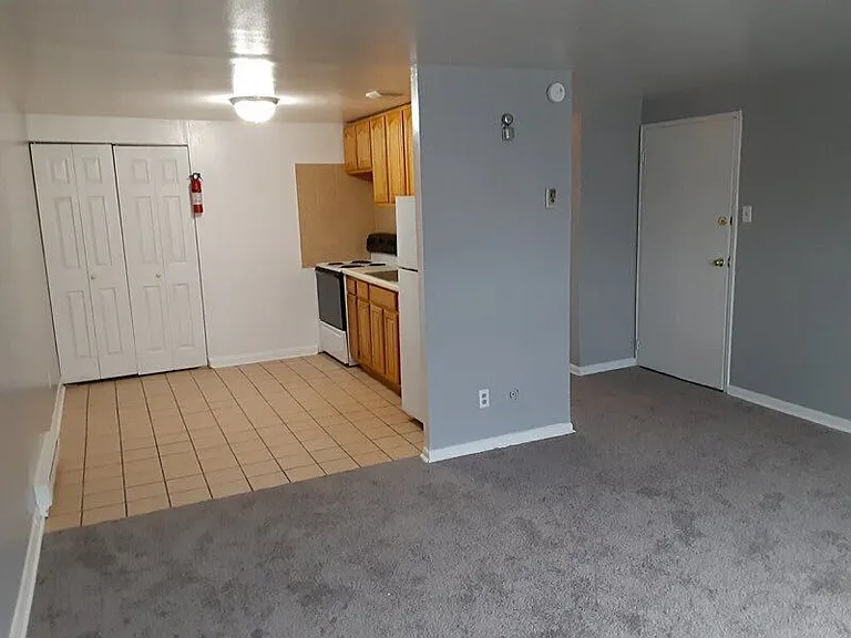 Willow Gardens Apartments — Photo 7