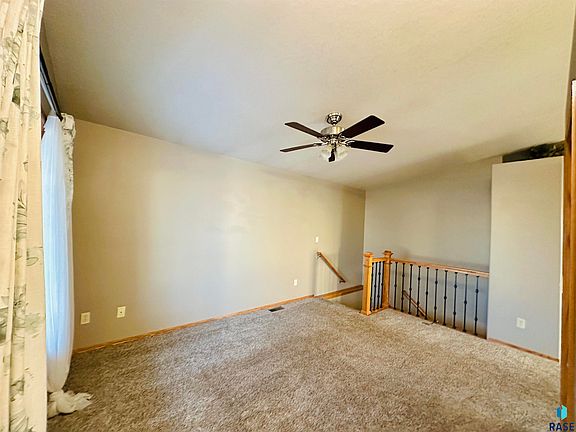 3rd image of 3913 W 93rd St