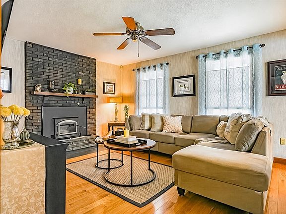 3rd image of 217 Brayton Ave
