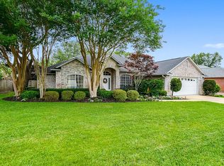 1143 Jaguar Cir, Gulf Breeze, FL 32563