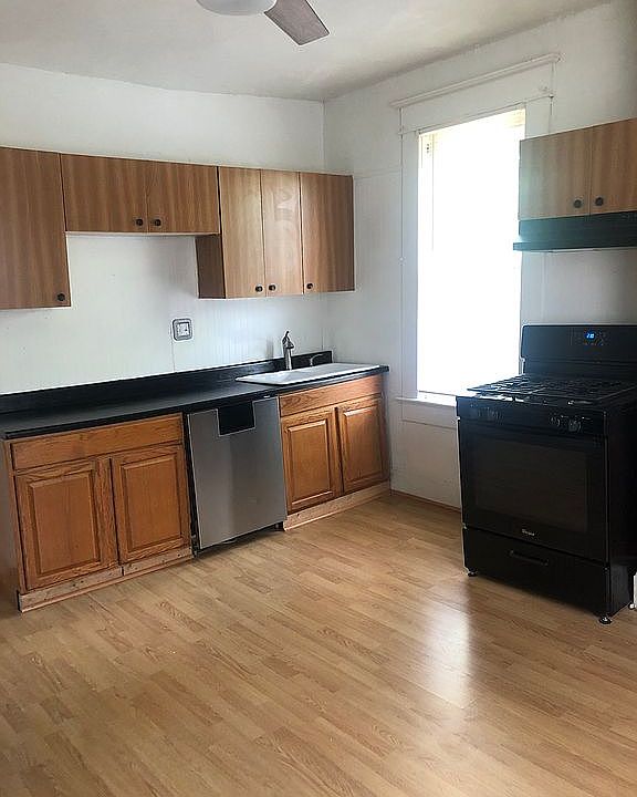 1st image of 224 Park St