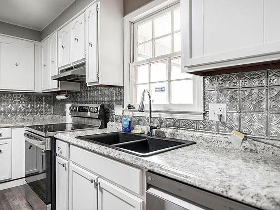 4th image of 609 Forest Lake Dr