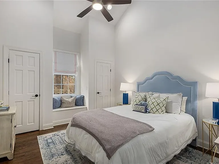 591 E Morningside Dr NE — Photo 7