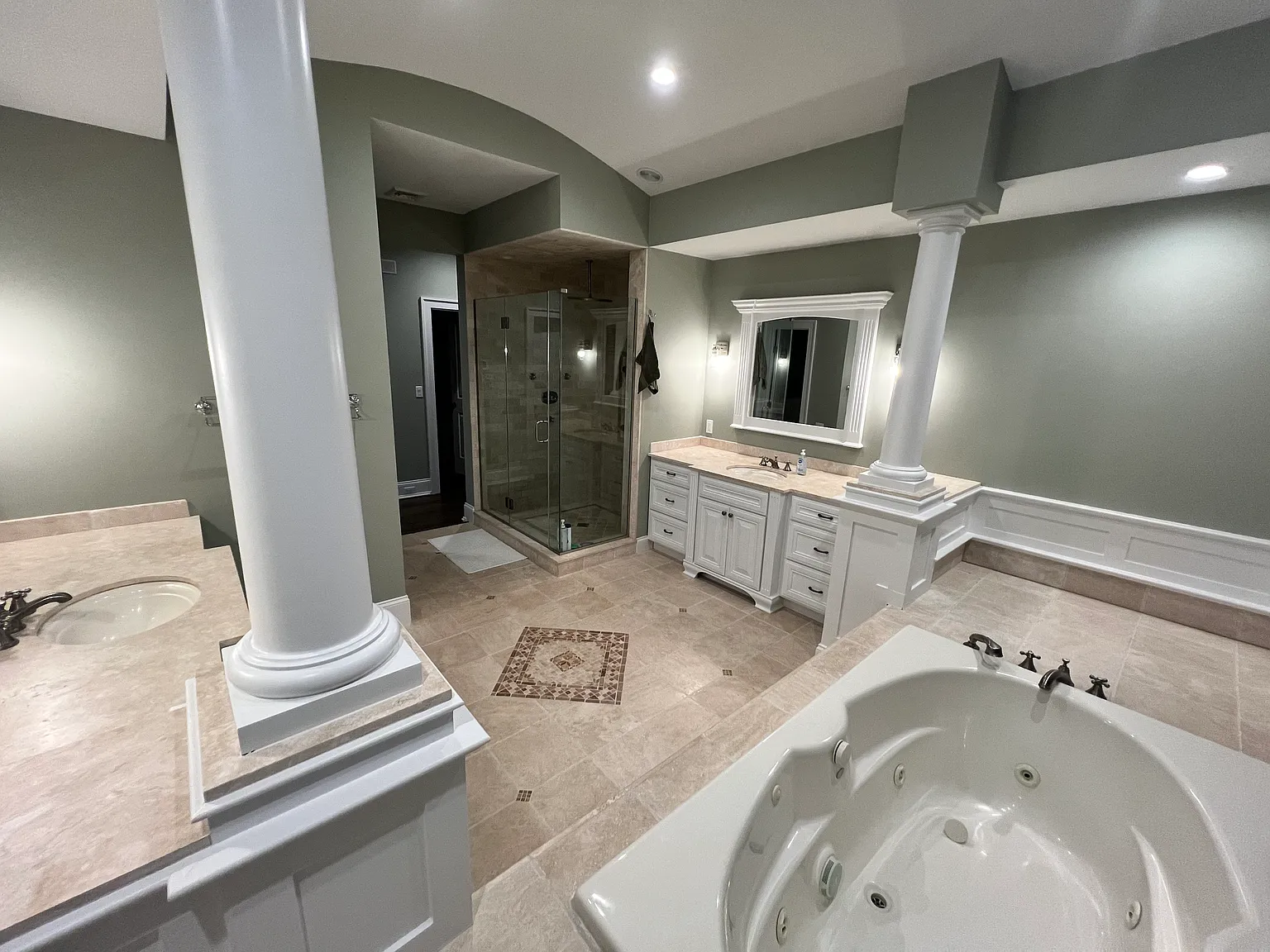 4 bed, 5000 sqft, $28,500 — Photo 4