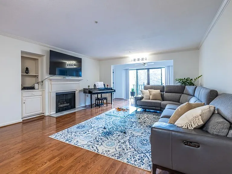 27301 Plantation Dr NE #301 — Photo 2