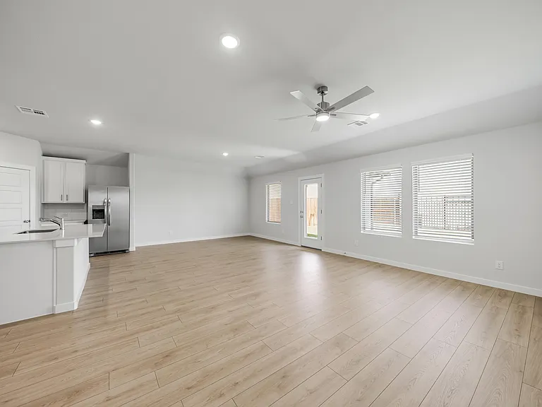 1136 Del Rio Dr — Photo 5