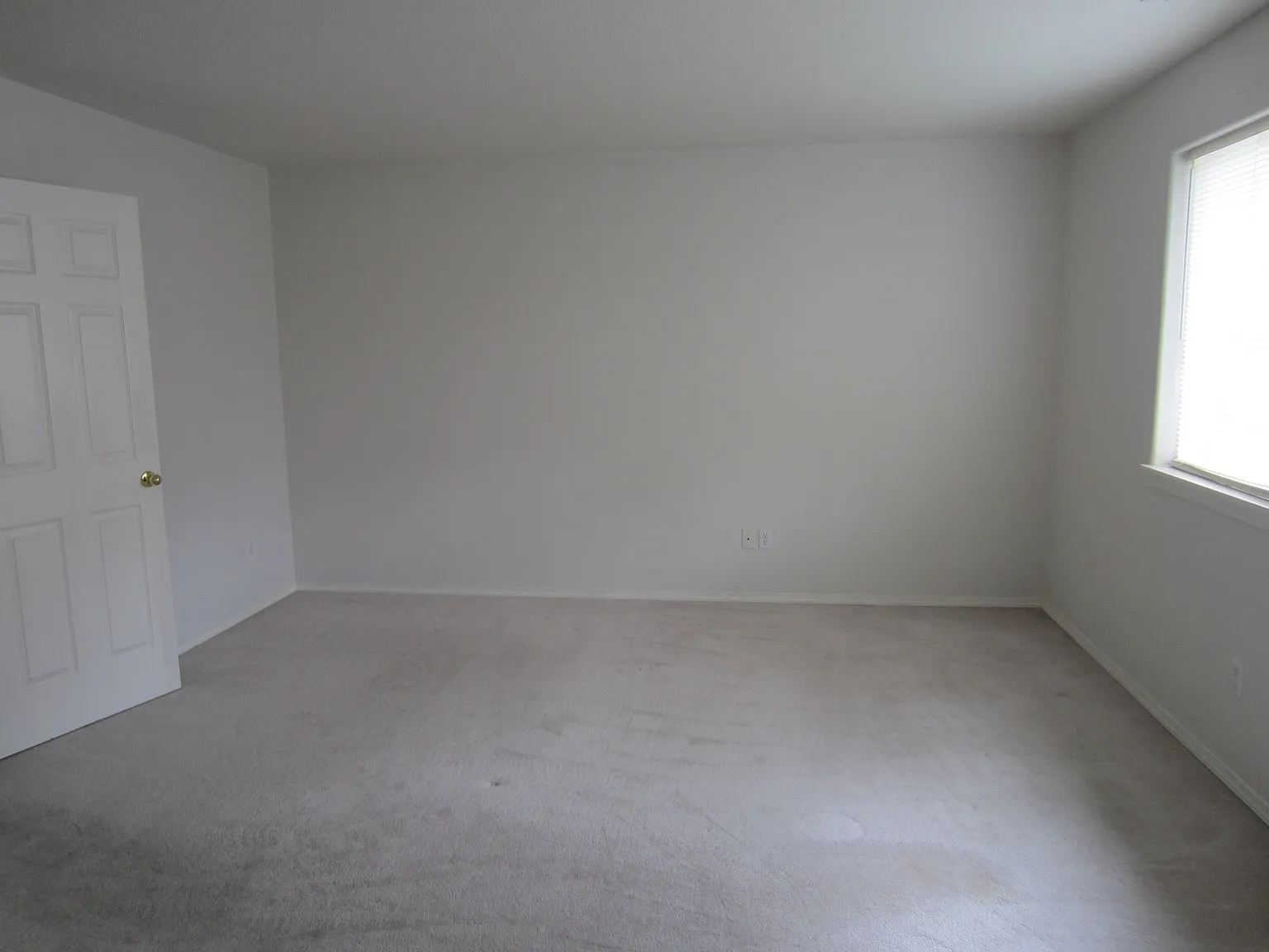 4 bed, 2.5 bath, 2100 sqft, $2,895 — Photo 4