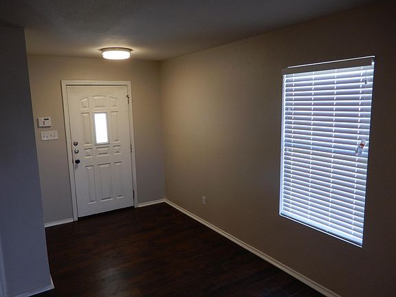 5th image of 121 Willow Brk