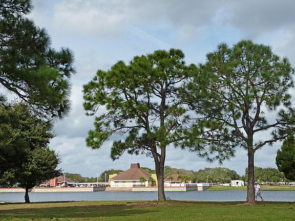 2nd image of 420 Barefoot Blvd