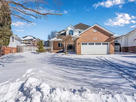 2nd image of 9672 Manitou Cres