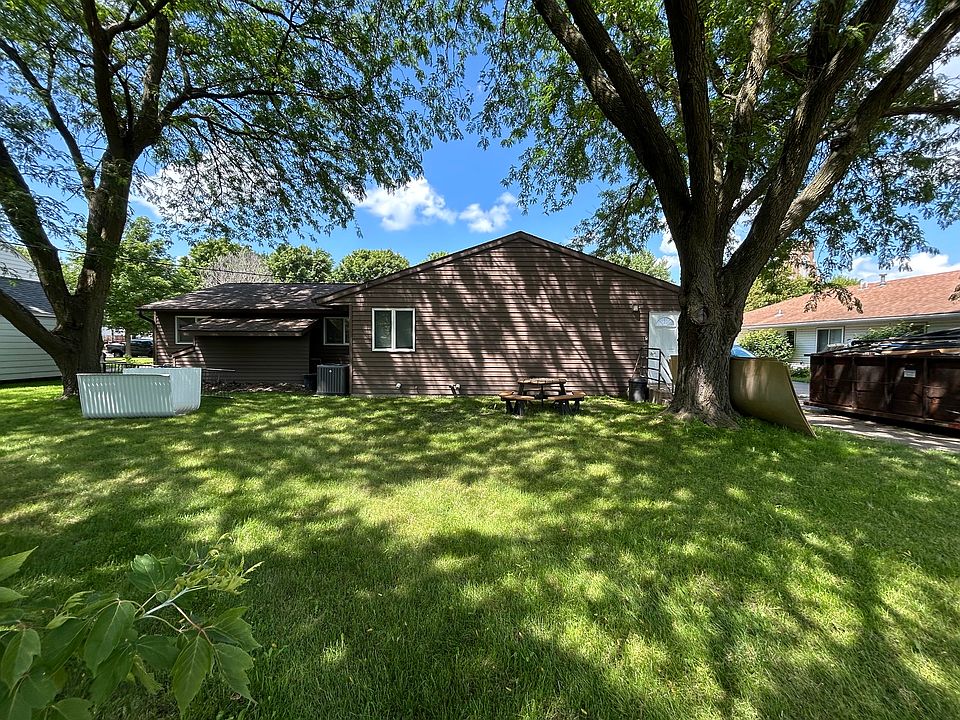 2nd image of 318 1st St SW #2