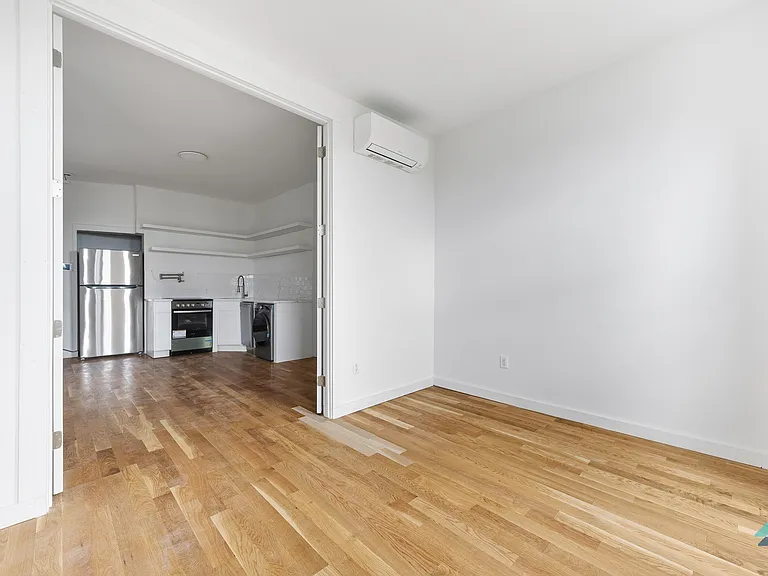 441 Wilson Ave #4D1 — Photo 6