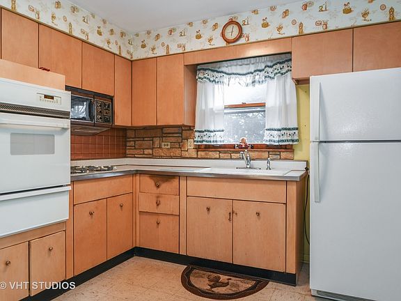 3rd image of 8836 S 55th Ct