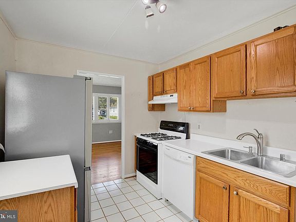 3rd image of 7 S Reed St