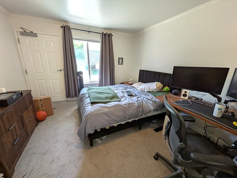 583 Hayes St #2 — Photo 6