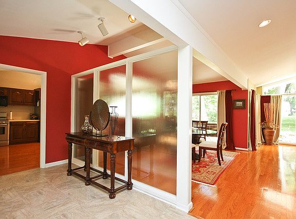 3rd image of 38 Oxford Dr