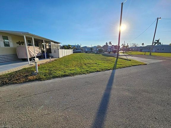 3rd image of 3795 Coconut DR