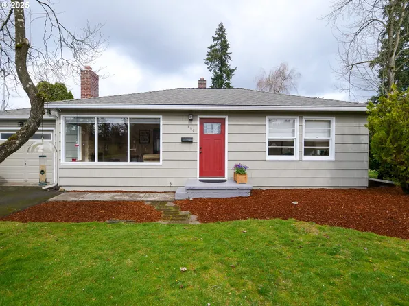 580 E Berkeley St, Gladstone, OR 97027