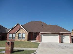 2nd image of 905 Justin Dr