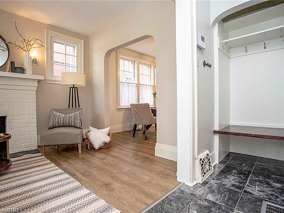 4th image of 605 Maitland St
