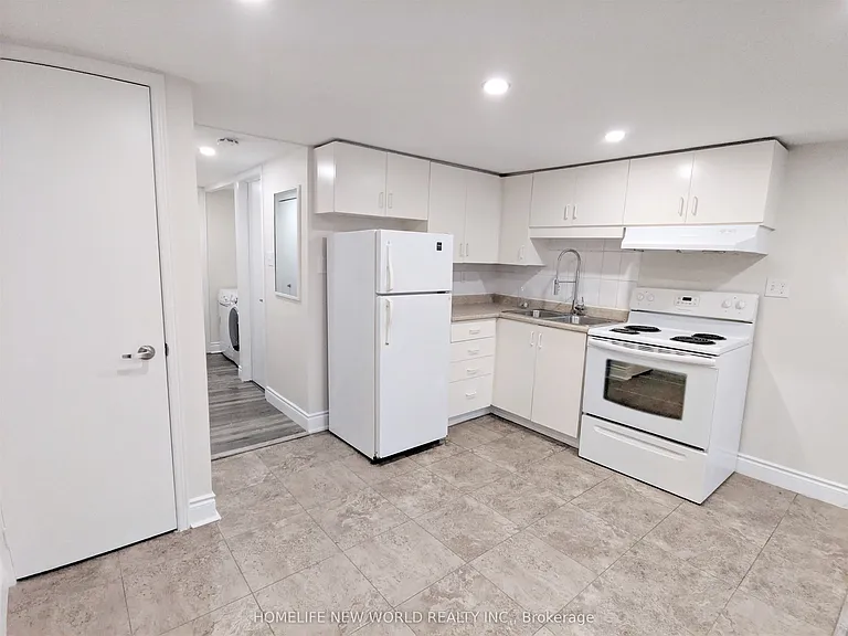158 Coxwell Ave #BASEMENT — Photo 1