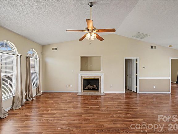 2nd image of 10439 Green Hedge Ave