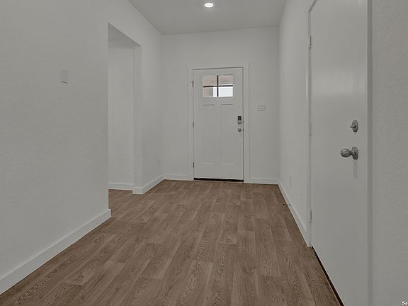 4th image of 720 GRACE LANE
