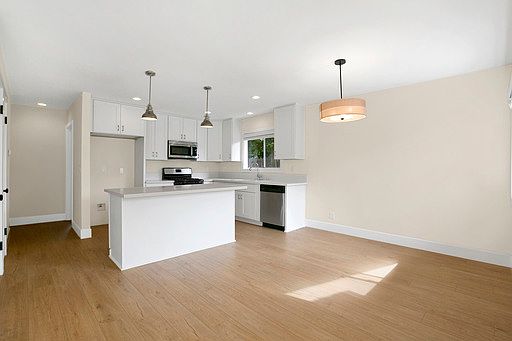 3rd image of 2033 Laurie Ln #A