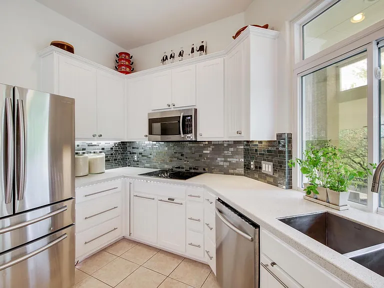 2815 Demona Dr — Photo 17