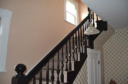 5th image of 34 Burgess St