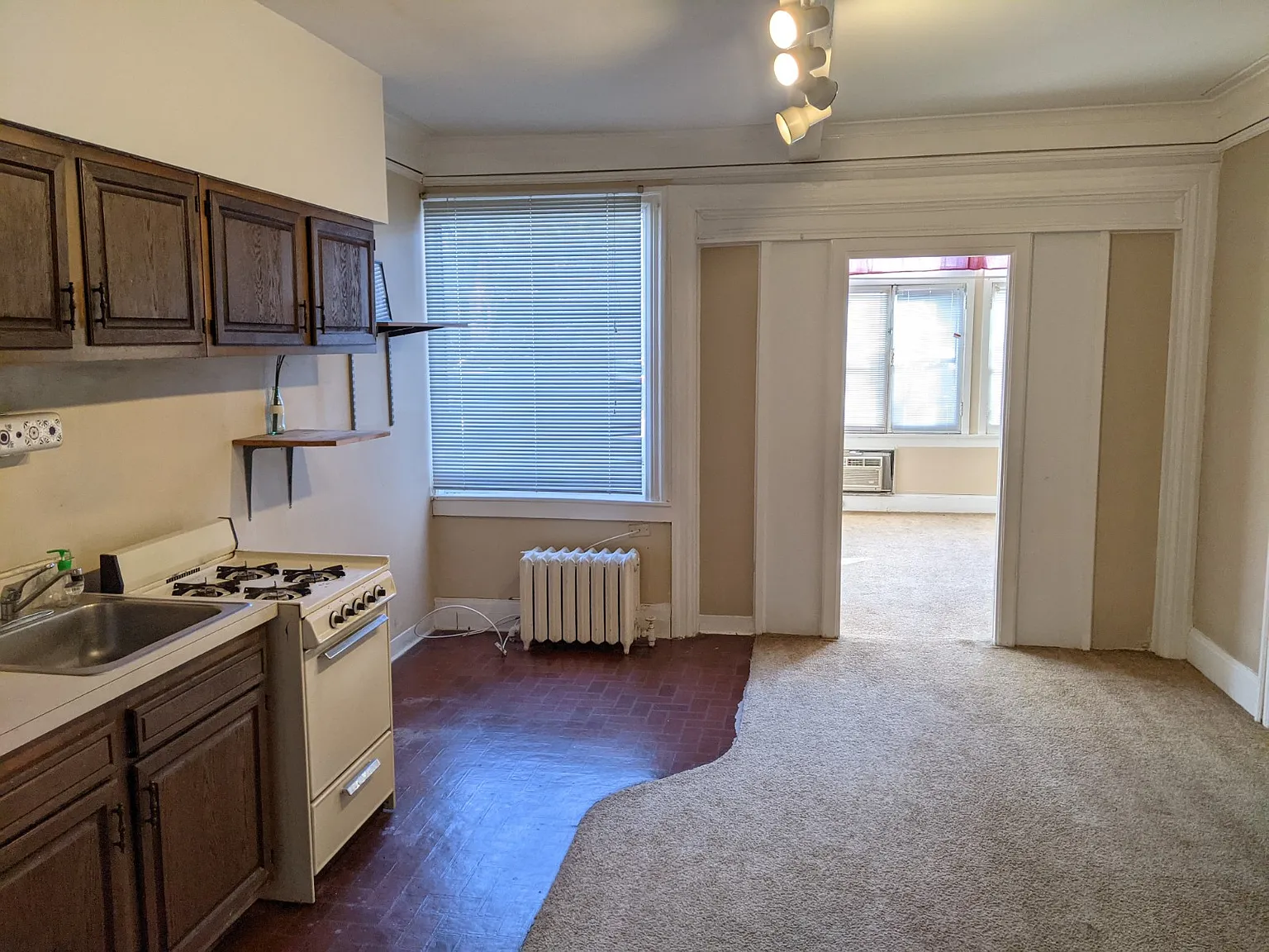 1 bed, 900 sqft, $1,115 — Photo 2