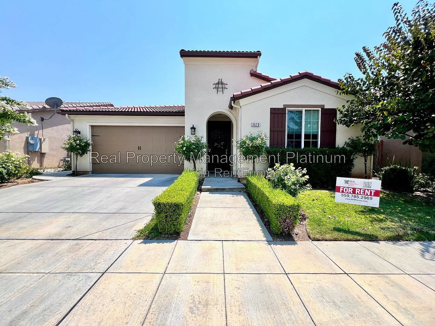 3 bed, 3.0 bath, 2014 sqft, $2,595 — Photo 2
