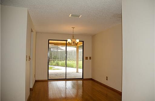3rd image of 1100 Mineola Ct