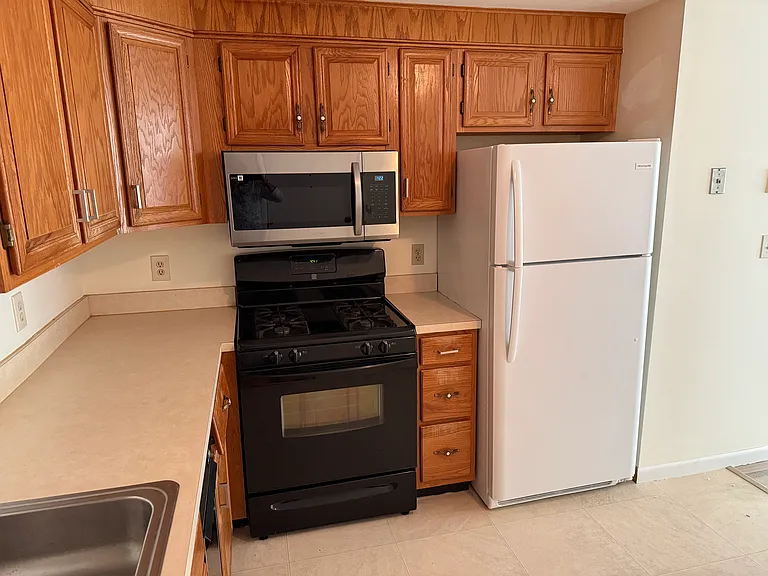 45 Christopher Dr — Photo 2