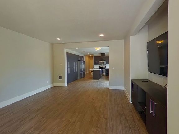 3rd image of 325 NW 21st St Ste 102