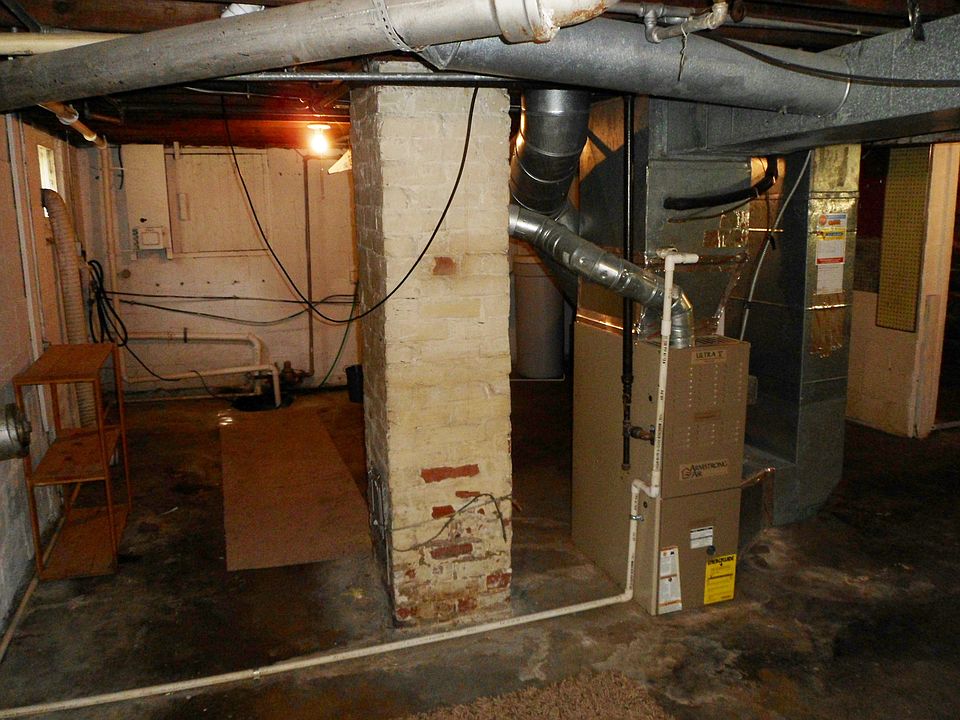 1st image of 921 E Mills Ave