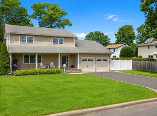 282 6th Ave, Saint James, NY 11780