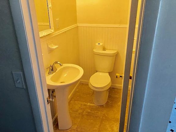 5th image of 1064 E Bayview Blvd #2