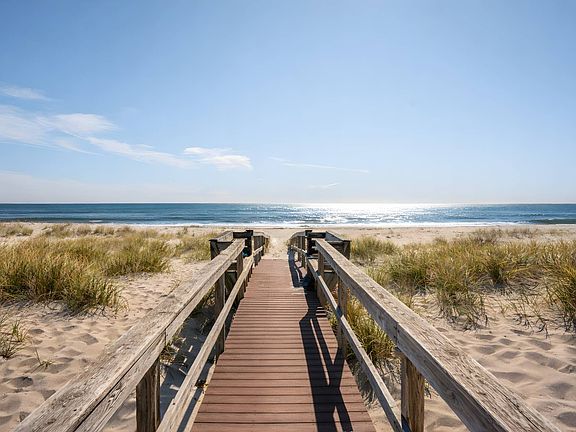 2nd image of 881 Dune Rd