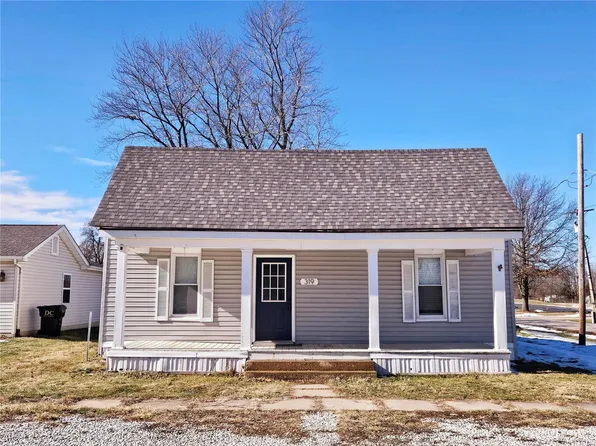 319 Cedar St, Hawk Point, MO 63349