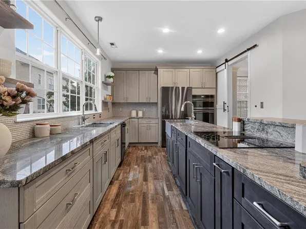 2413 Caitlan Loch Ln, Virginia Beach, VA 23456