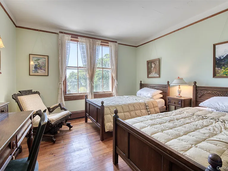 100 Maple Ln — Photo 15